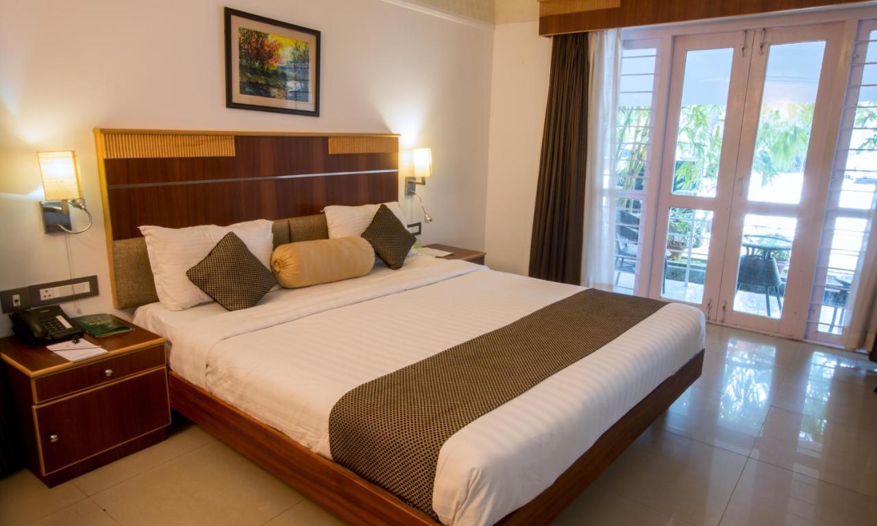 Contour Backwaters Hotel Resort & Convention Centre Rāmankari Exterior foto