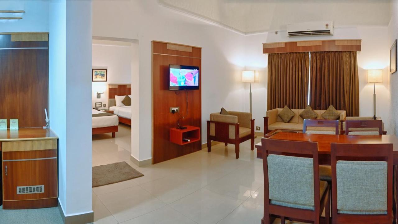 Contour Backwaters Hotel Resort & Convention Centre Rāmankari Exterior foto
