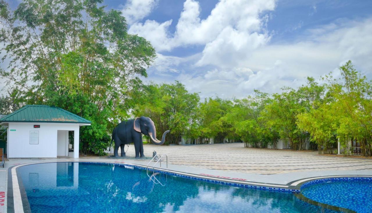 Contour Backwaters Hotel Resort & Convention Centre Rāmankari Exterior foto